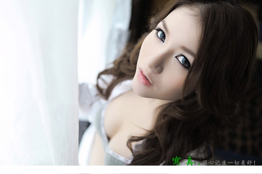 雷可儿完美容颜私房写真