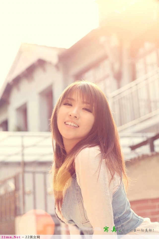 Lunar中的美女张羡QiGa清纯写真1