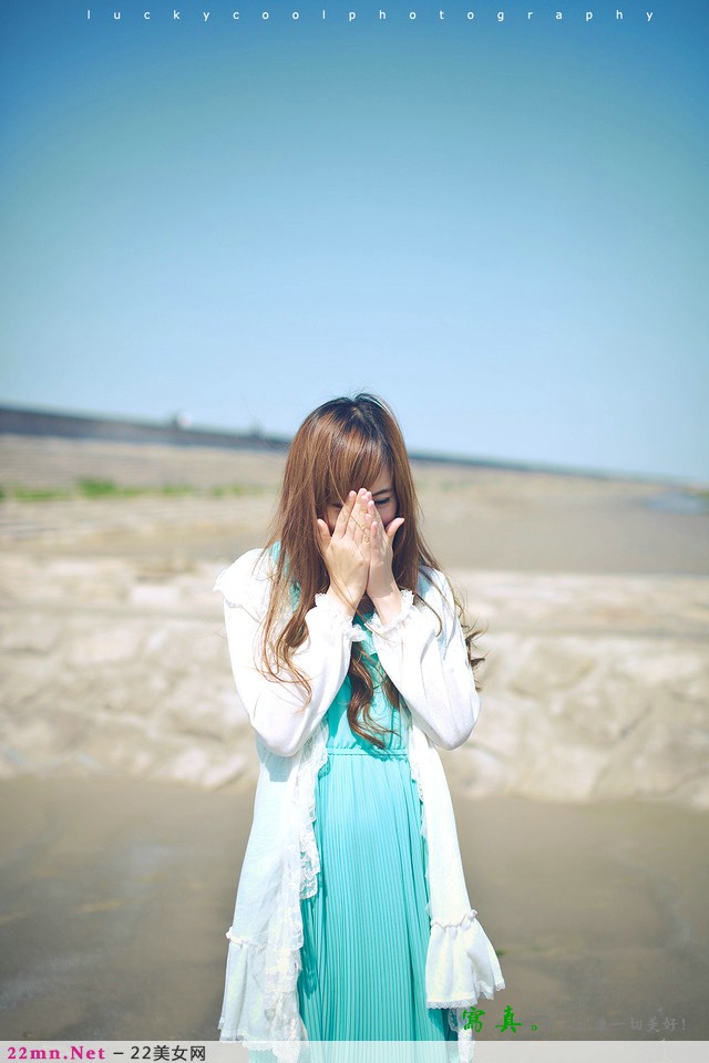 清纯阳光小美女街拍照片5