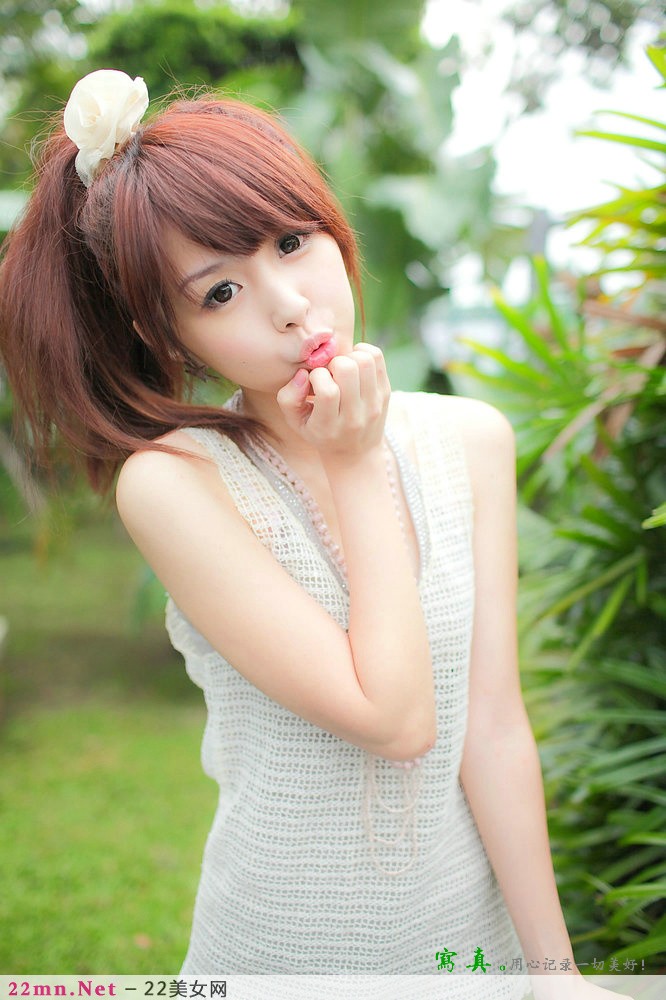 台湾清纯美女梦梦公园卖萌写真4