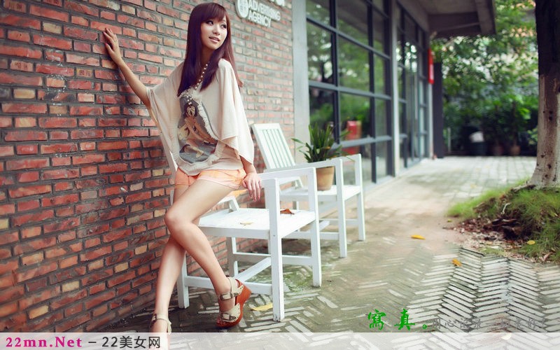 清纯美女清新街拍秀长腿9