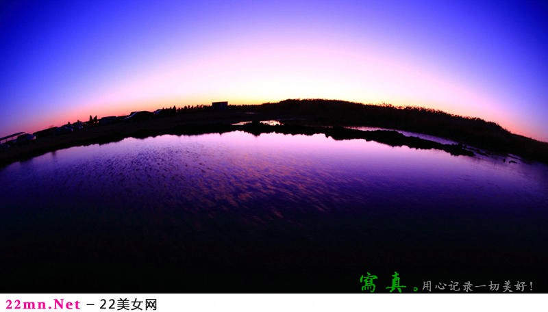 内蒙古阿拉善盟初升的太阳1