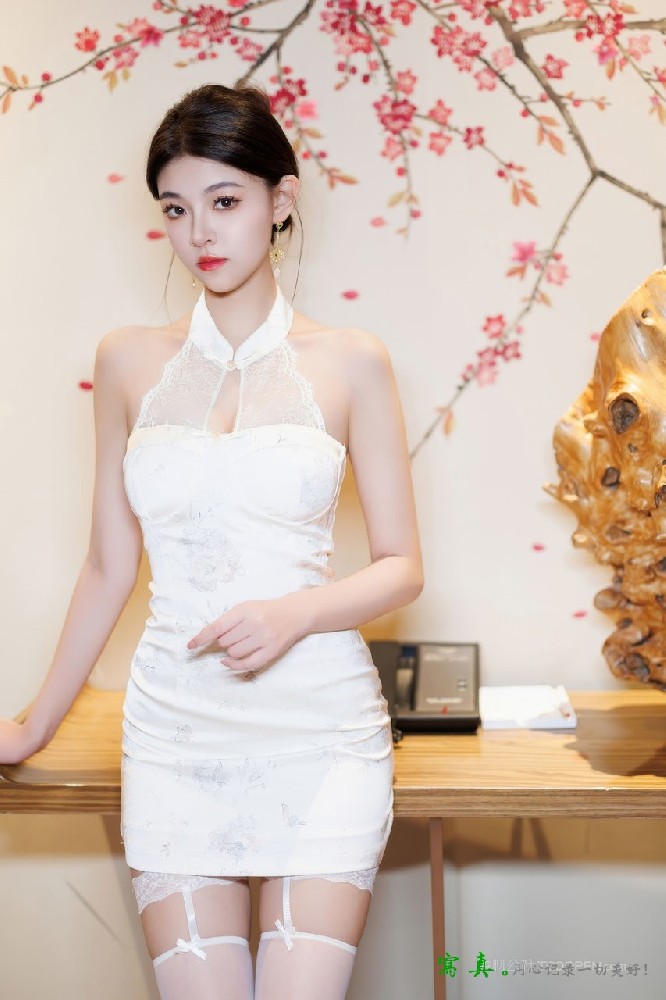 国产精品漂亮性感美女茶艺师超短旗袍诱惑写真