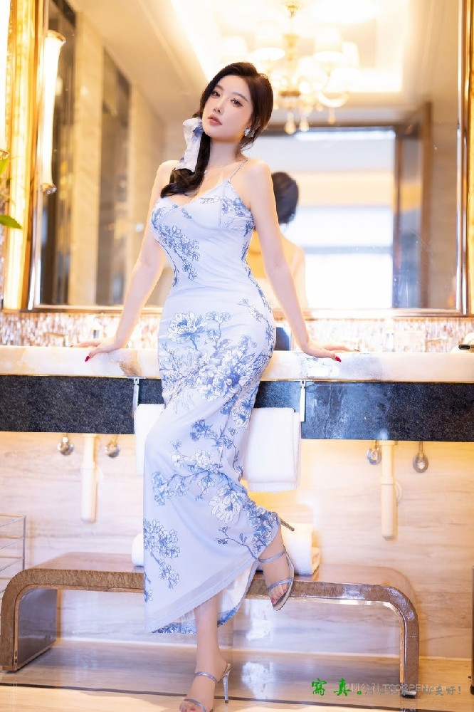 杨晨晨水墨吊带旗袍绝美写真图片
