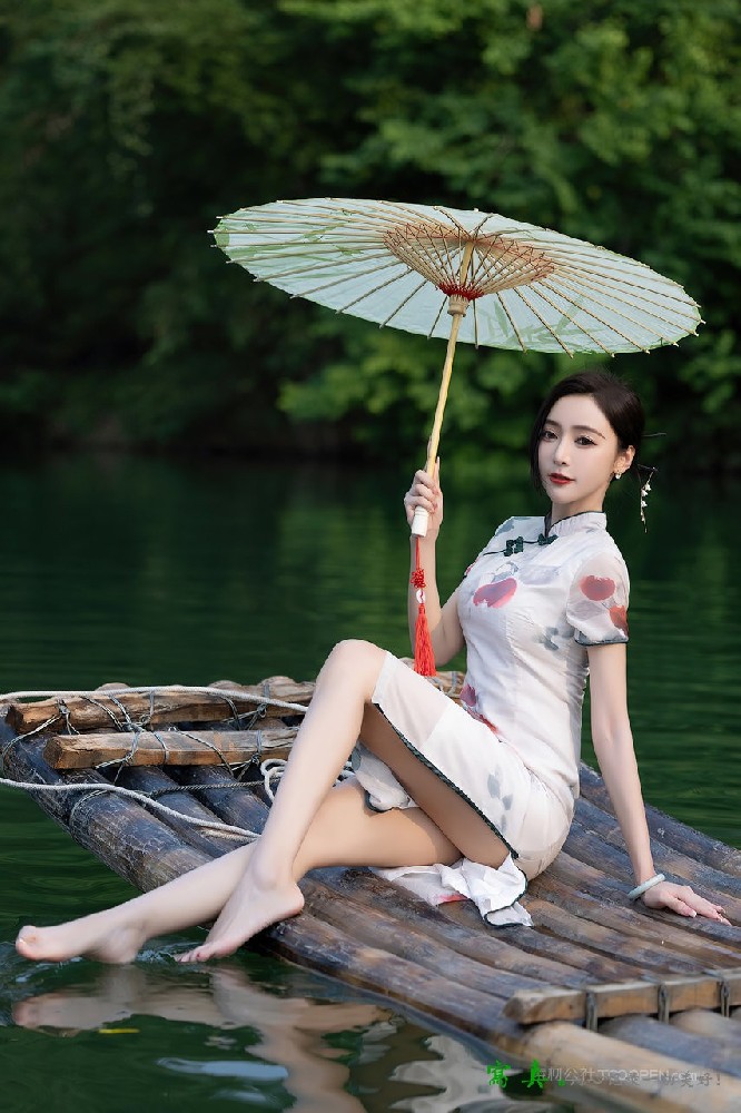 人体美女王馨瑶性感旗袍
