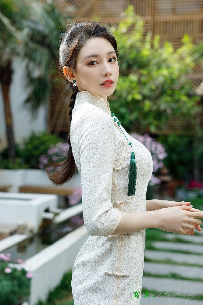 养眼气质旗袍美女刘奕宁